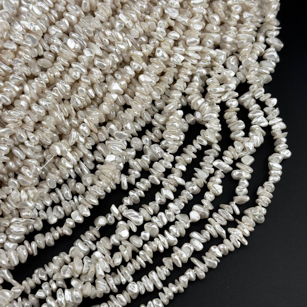 Майорка цвет белый средний размер бусин 3*6мм